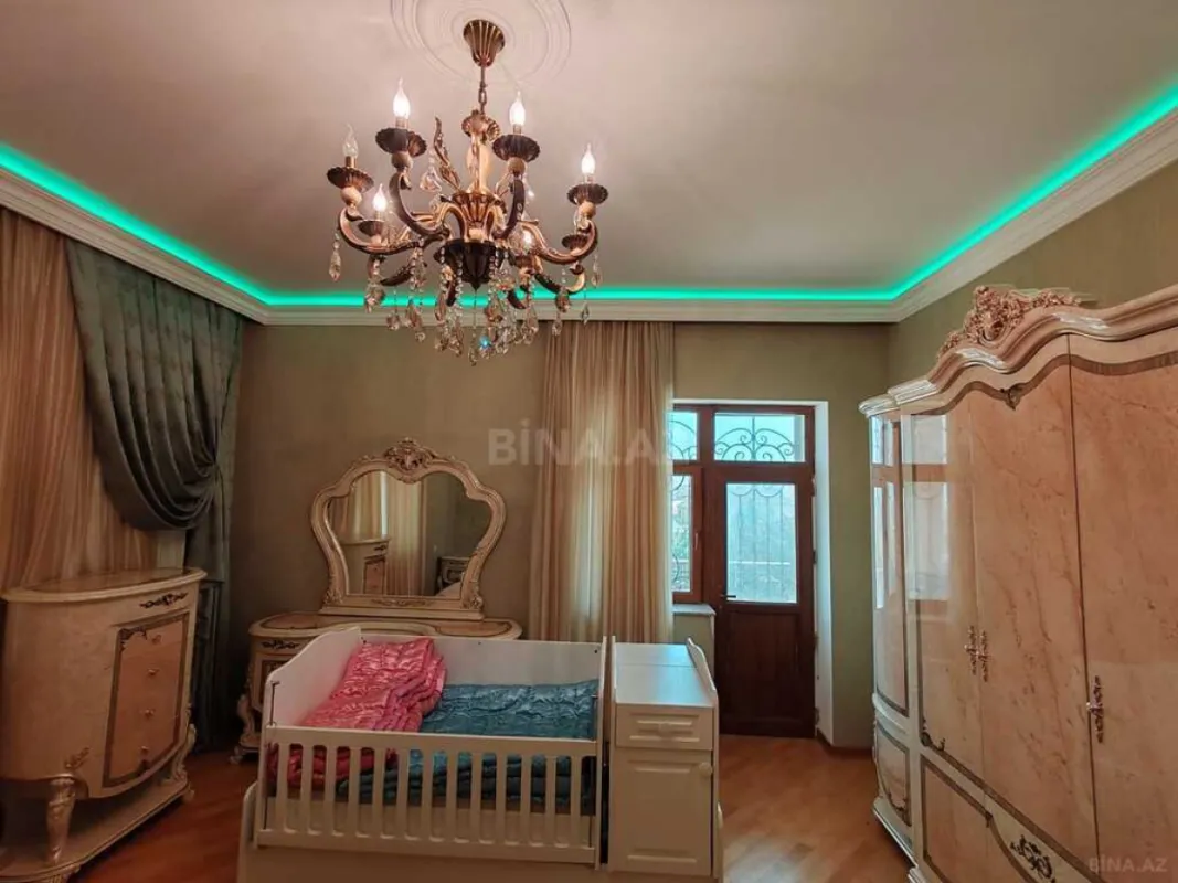 Satılır 5 otaqlı həyət evi 400 m²