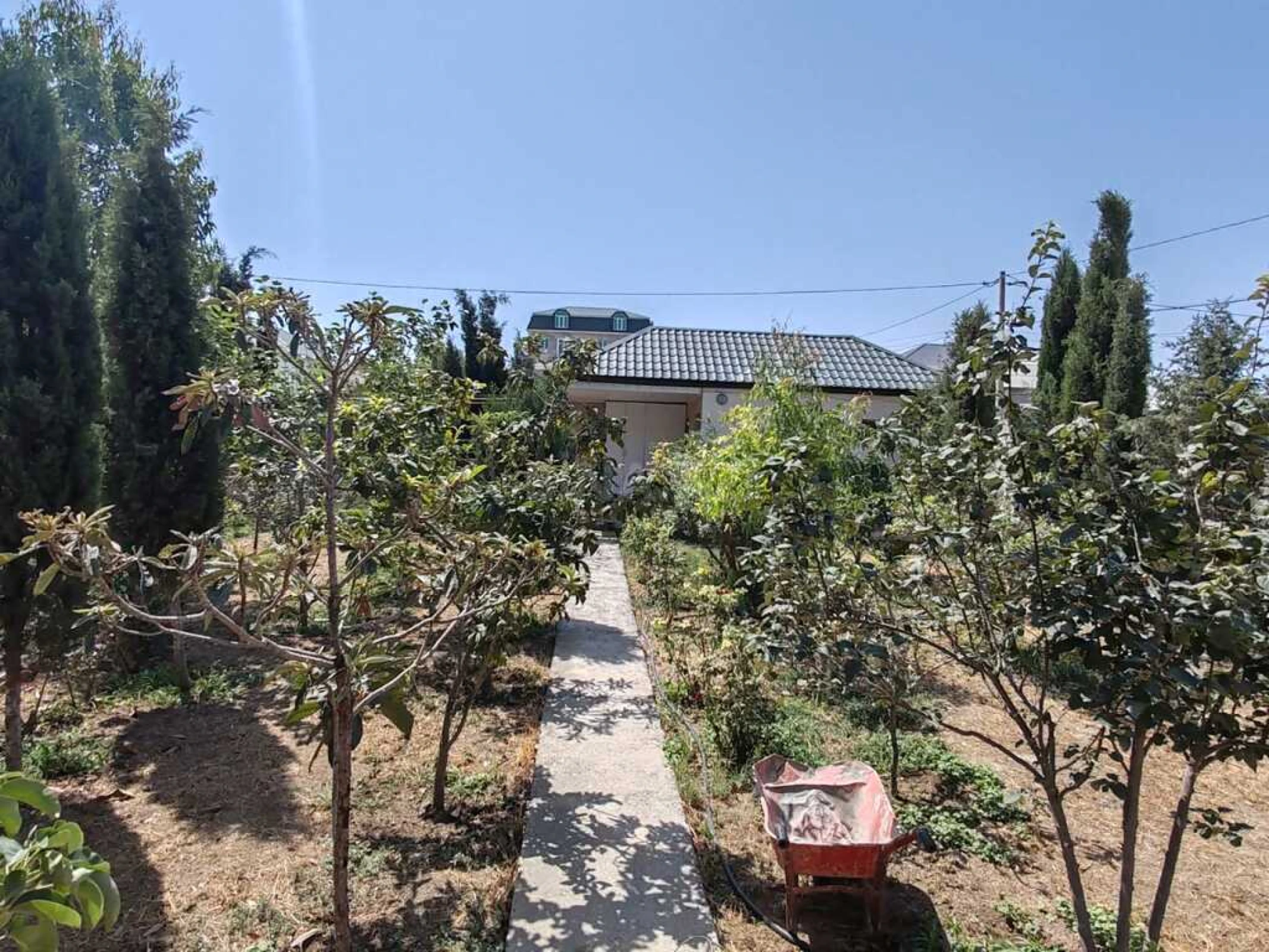 Satılır 5 otaqlı həyət evi 400 m²