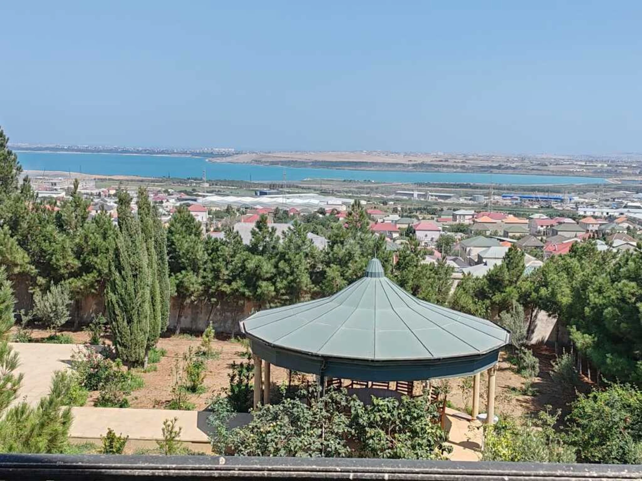 Satılır 5 otaqlı həyət evi 400 m²