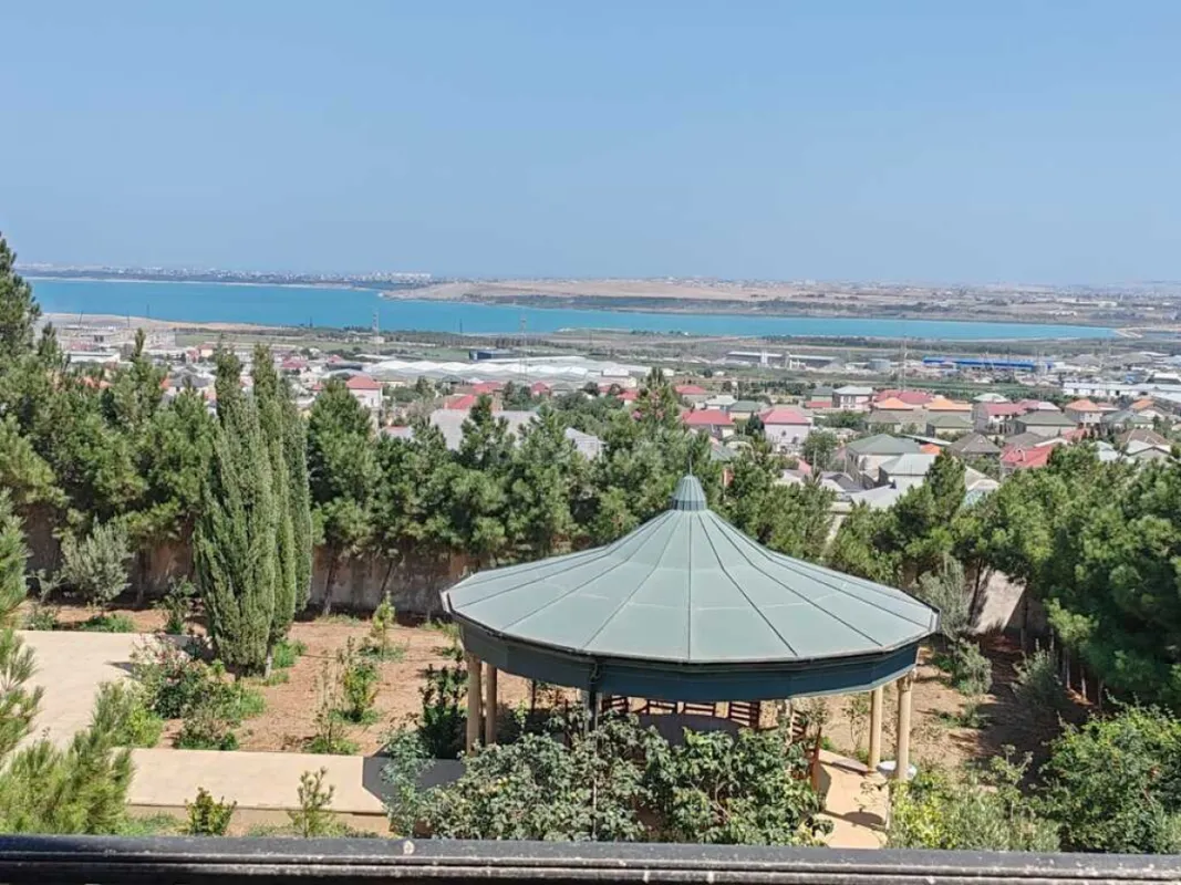 Satılır 5 otaqlı həyət evi 400 m²