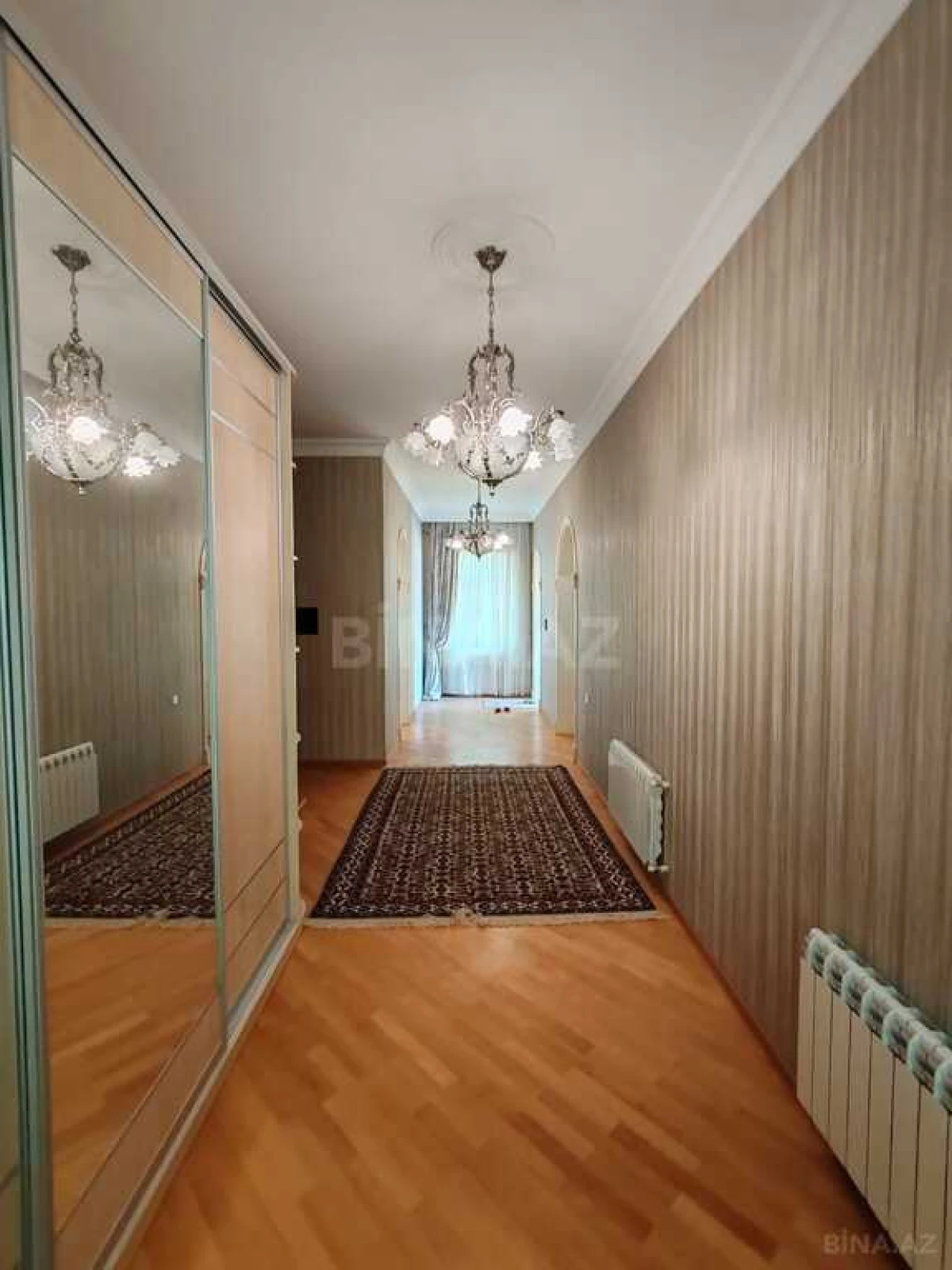 Satılır 5 otaqlı həyət evi 400 m²