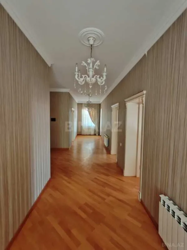 Satılır 5 otaqlı həyət evi 400 m²