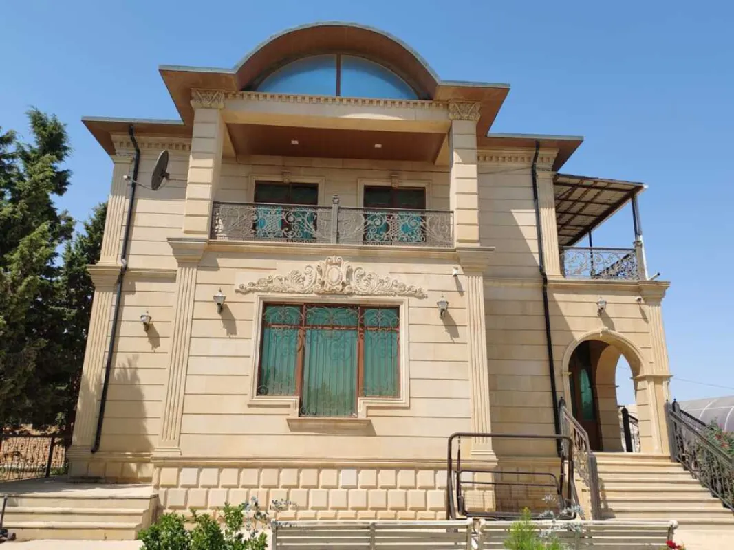 Satılır 5 otaqlı həyət evi 400 m²