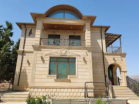 Satılır 5 otaqlı həyət evi 400 m²