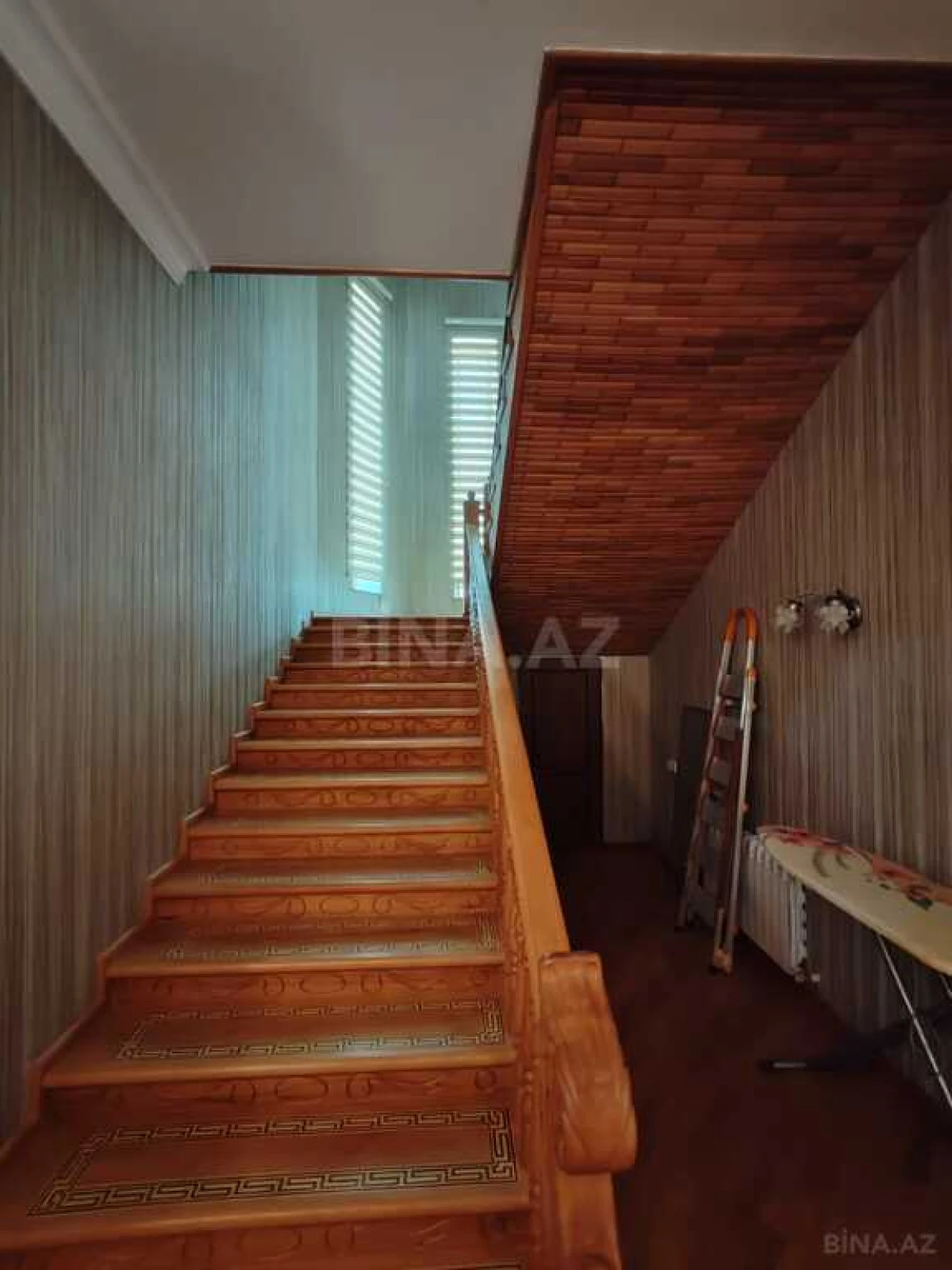 Satılır 5 otaqlı həyət evi 400 m²