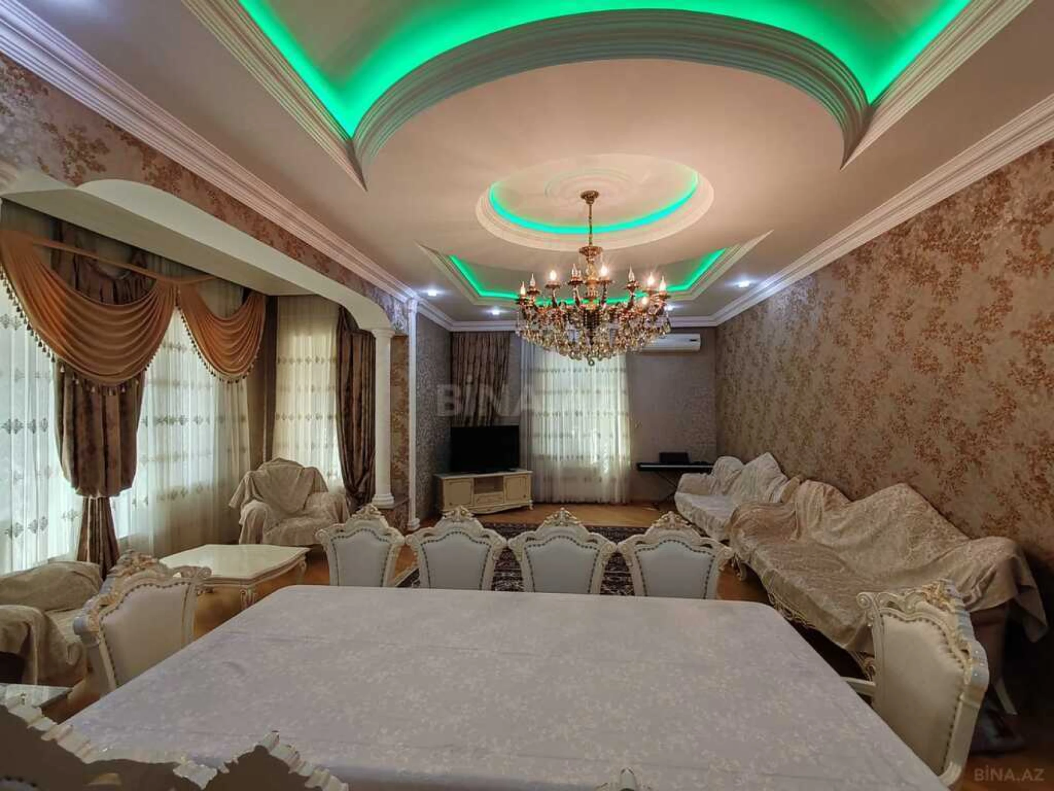 Satılır 5 otaqlı həyət evi 400 m²