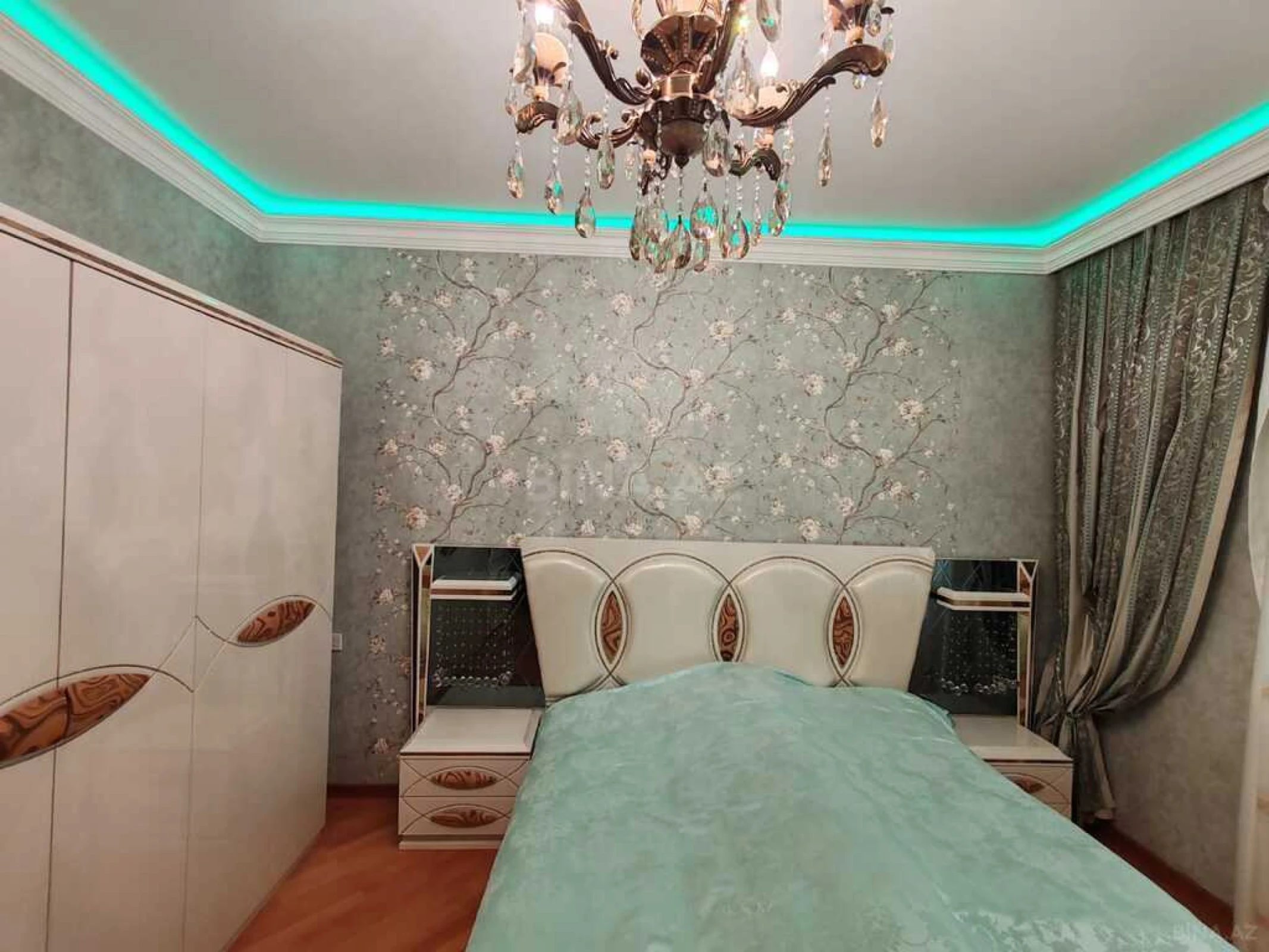 Satılır 5 otaqlı həyət evi 400 m²