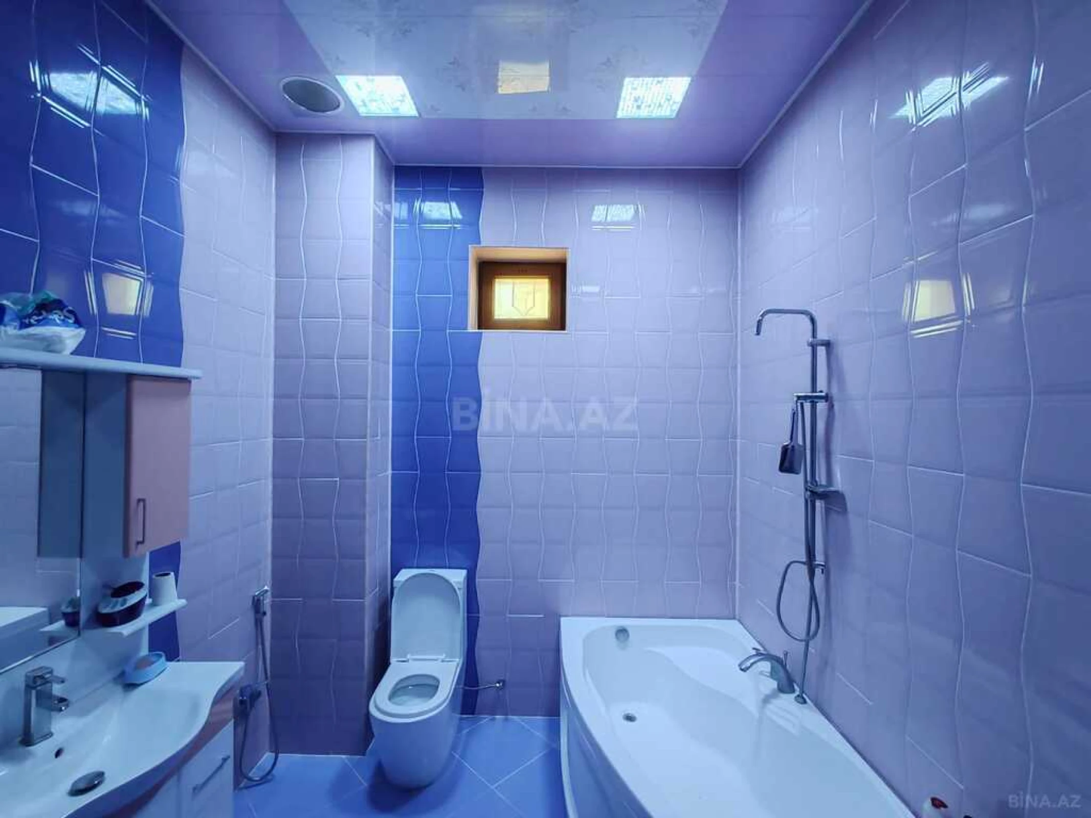 Satılır 5 otaqlı həyət evi 400 m²