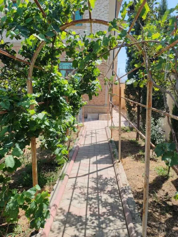 Satılır 5 otaqlı həyət evi 400 m²