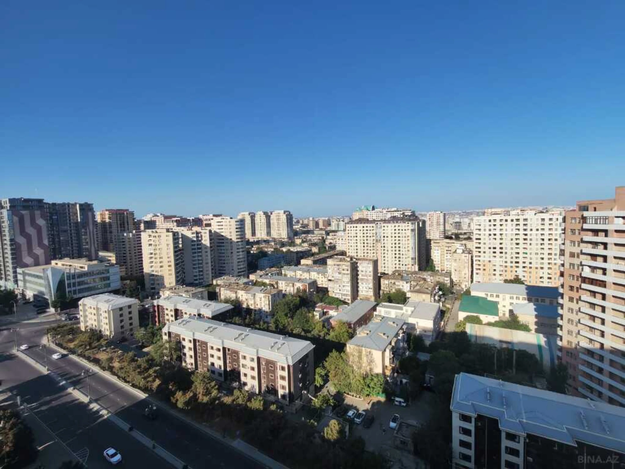 Satılır 5 otaqlı mənzil 200 m²