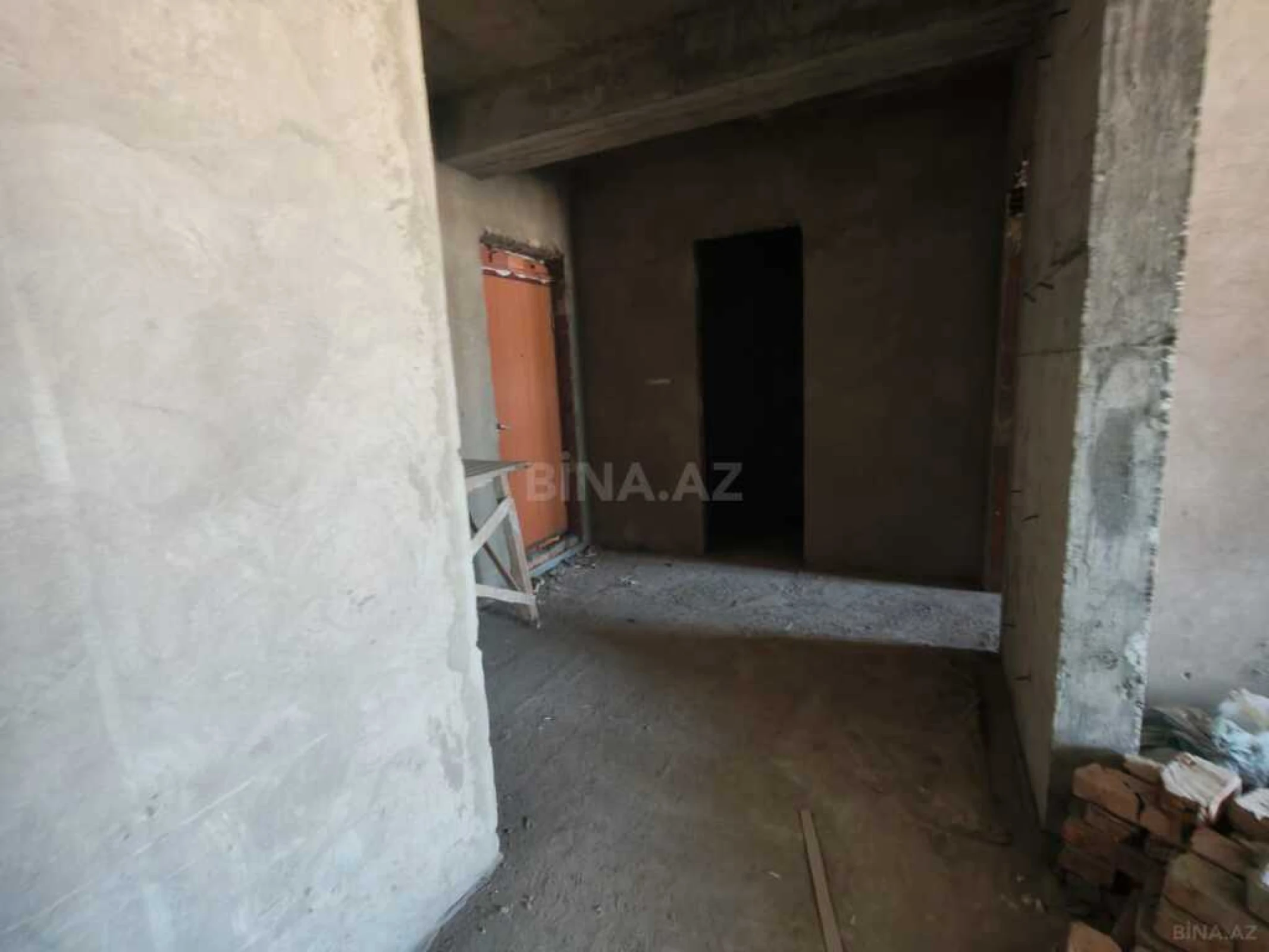 Satılır 5 otaqlı mənzil 200 m²