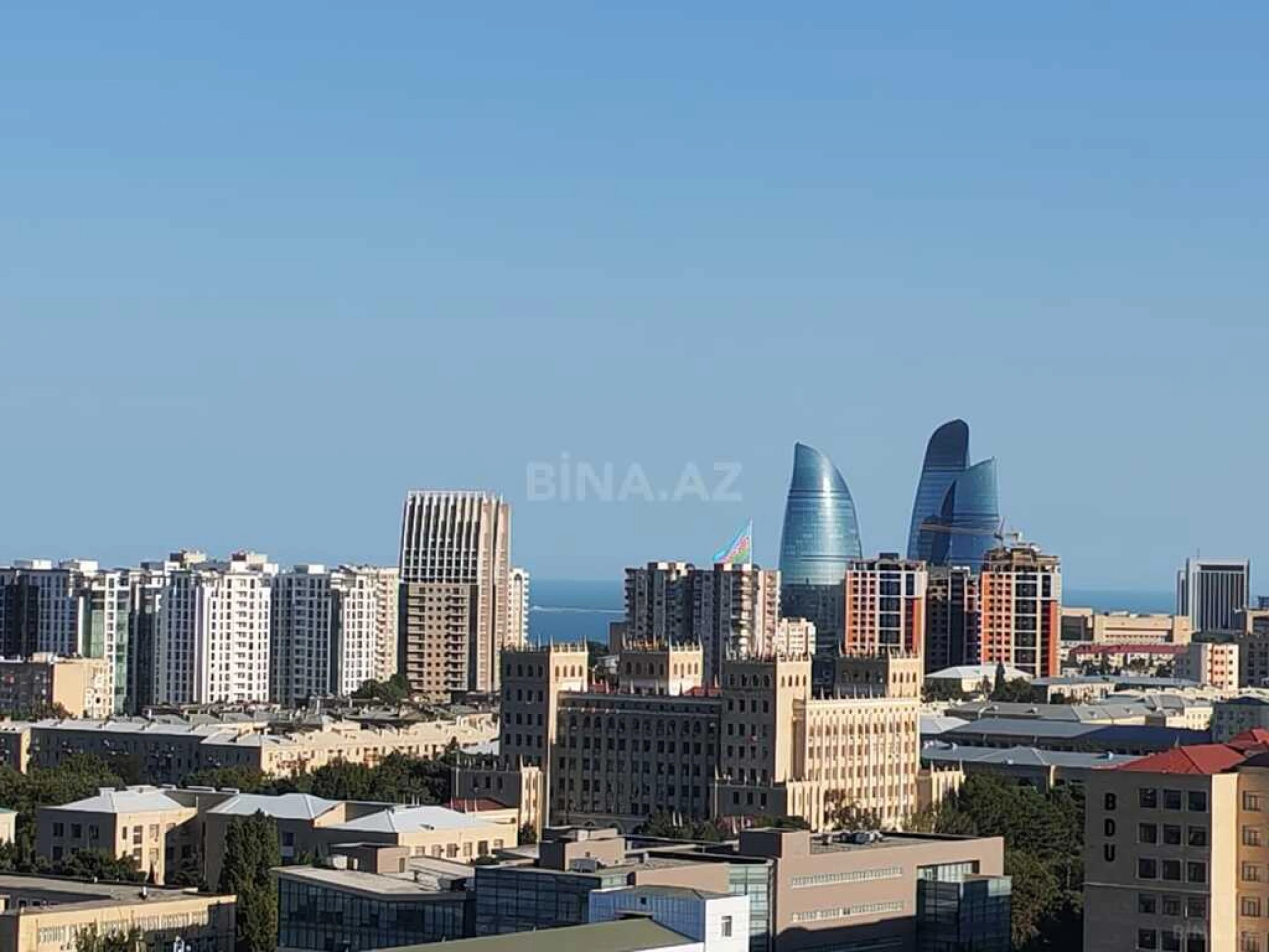 Satılır 5 otaqlı mənzil 200 m²