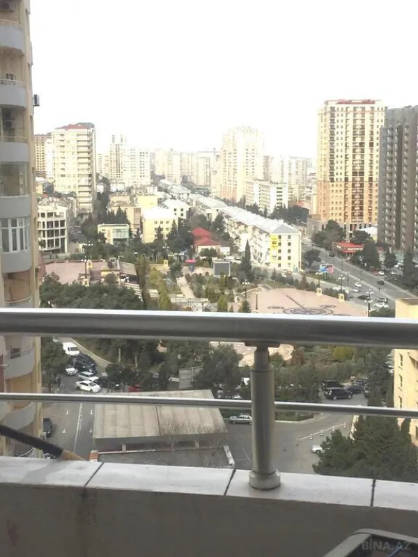 Satılır 5 otaqlı mənzil 200 m²