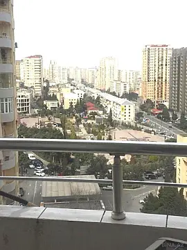 Satılır 5 otaqlı mənzil 200 m²