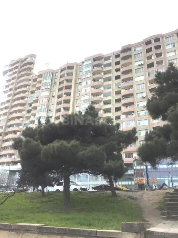 Satılır 5 otaqlı mənzil 200 m²