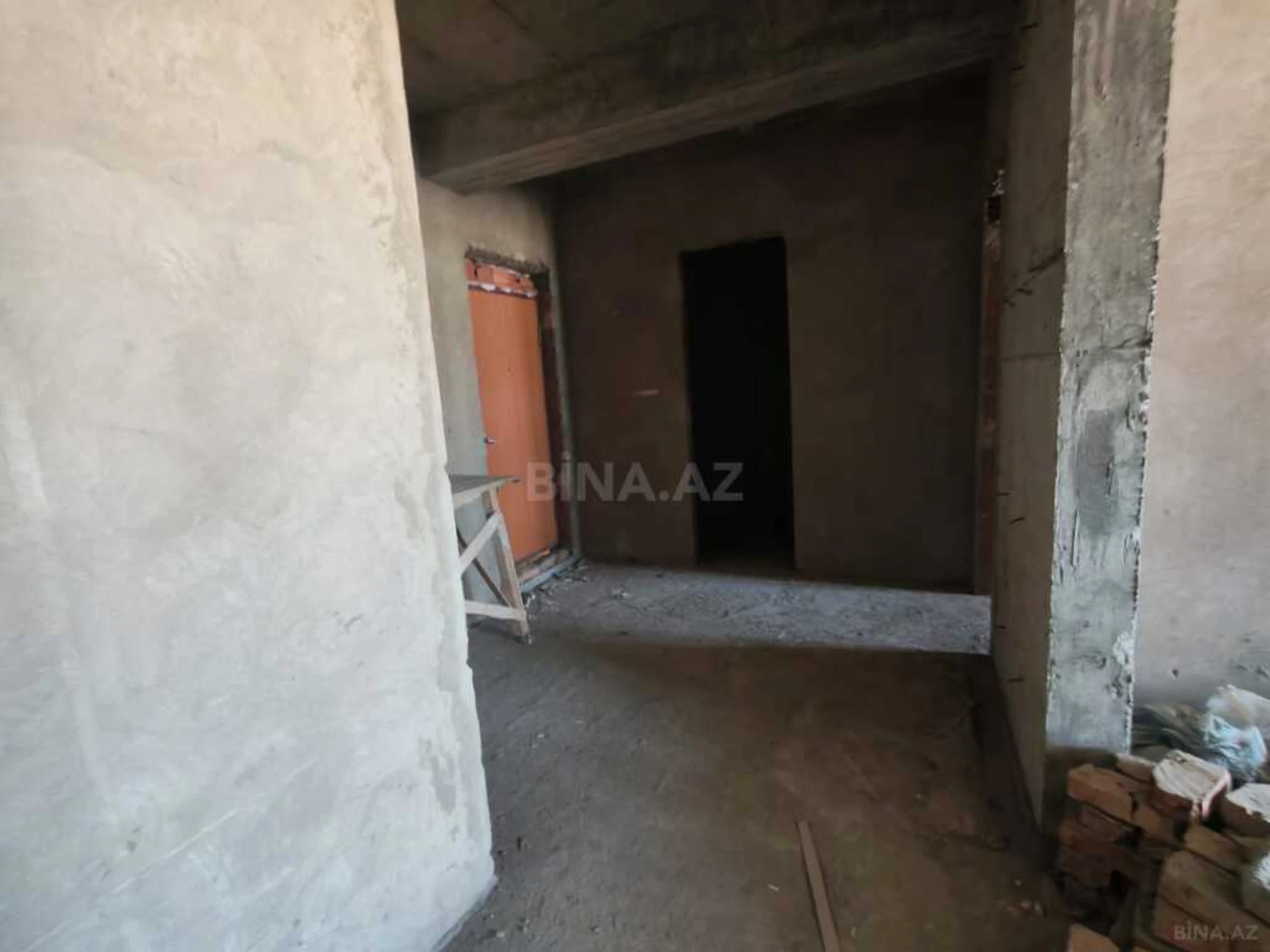 Satılır 5 otaqlı mənzil 200 m²