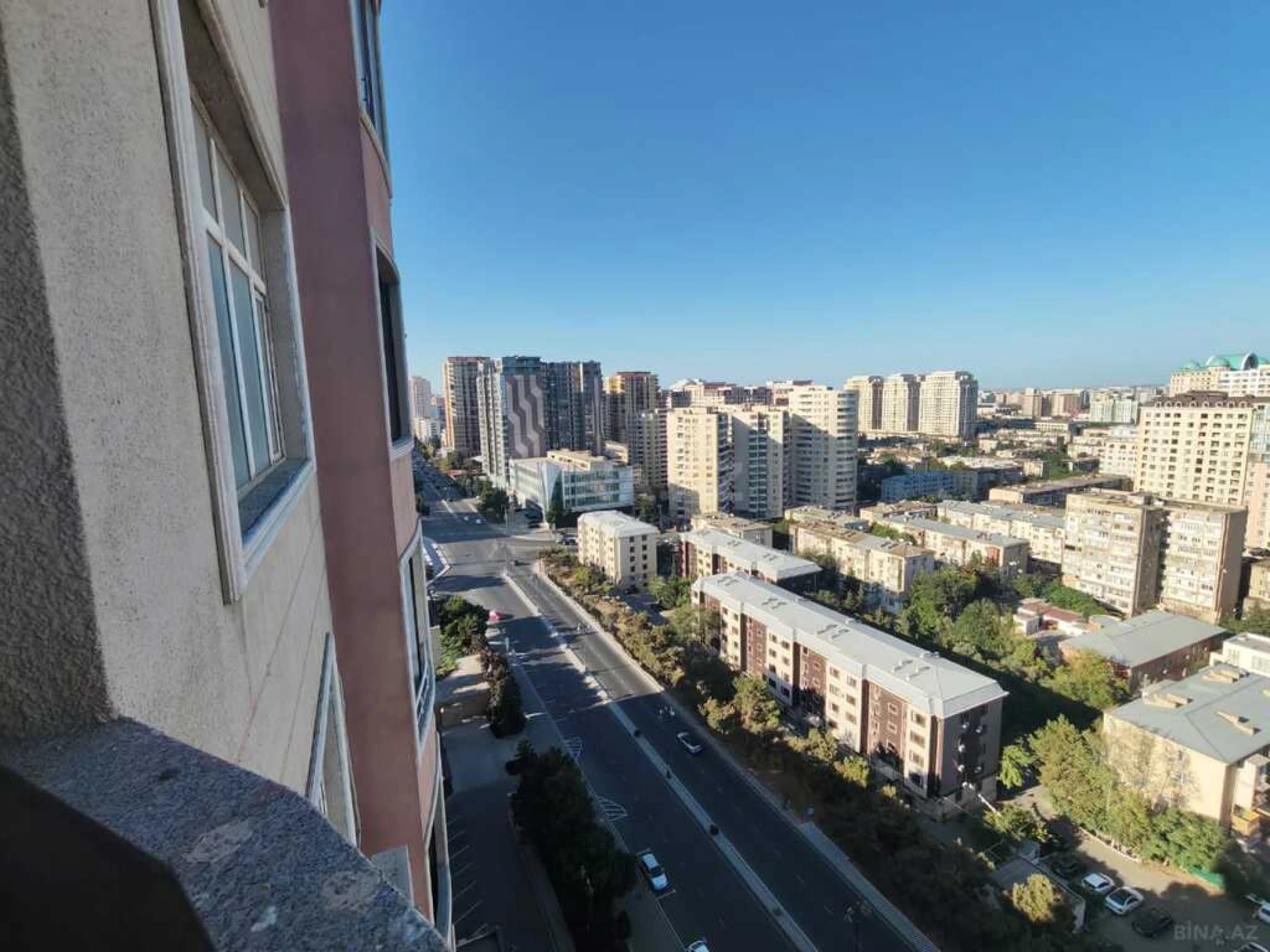 Satılır 5 otaqlı mənzil 200 m²
