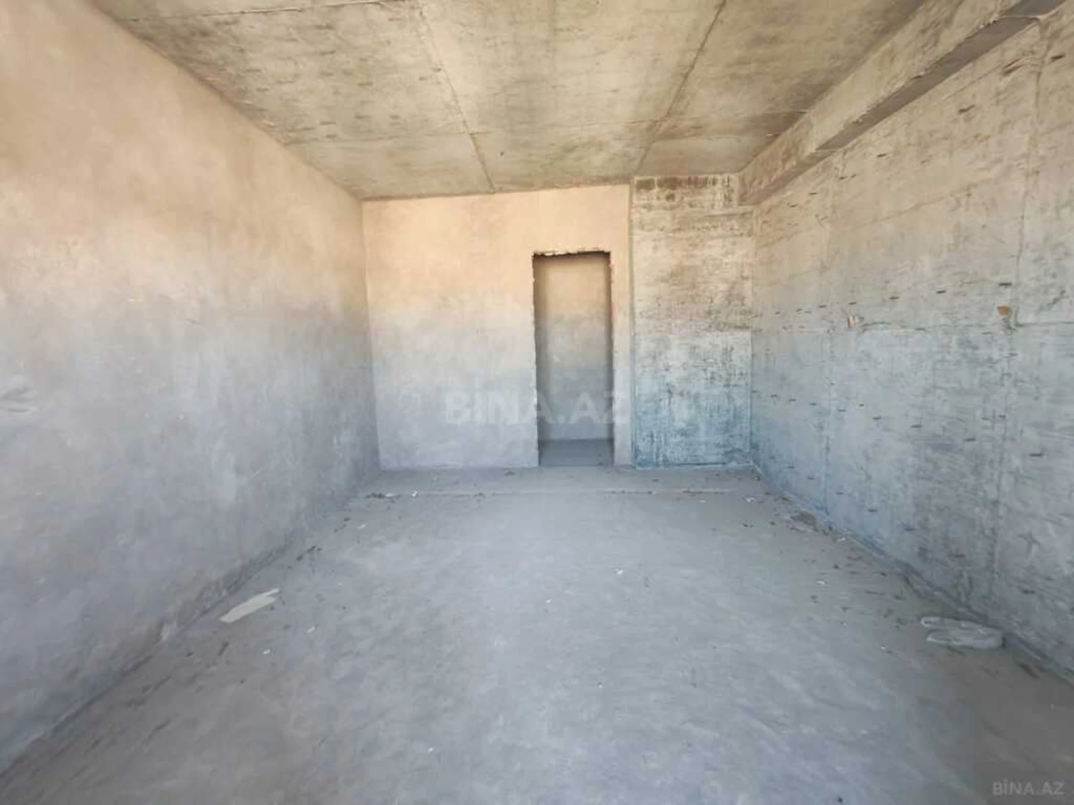 Satılır 5 otaqlı mənzil 200 m²