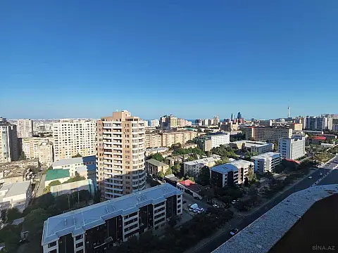 Satılır 5 otaqlı mənzil 200 m²