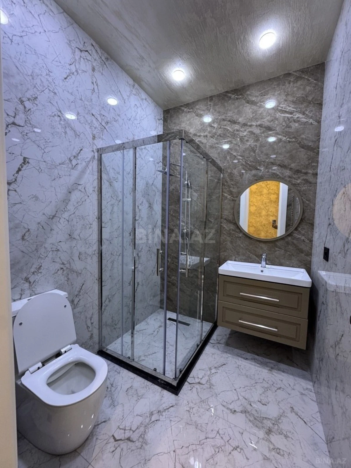 Satılır 6 otaqlı həyət evi 400 m²