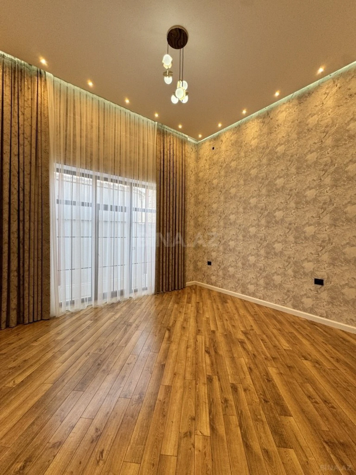Satılır 6 otaqlı həyət evi 400 m²