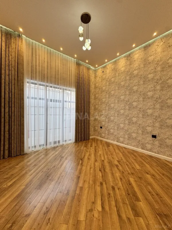 Satılır 6 otaqlı həyət evi 400 m²