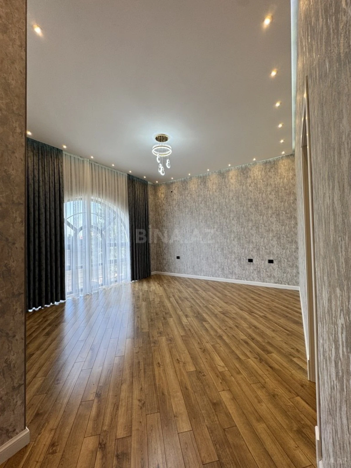 Satılır 6 otaqlı həyət evi 400 m²