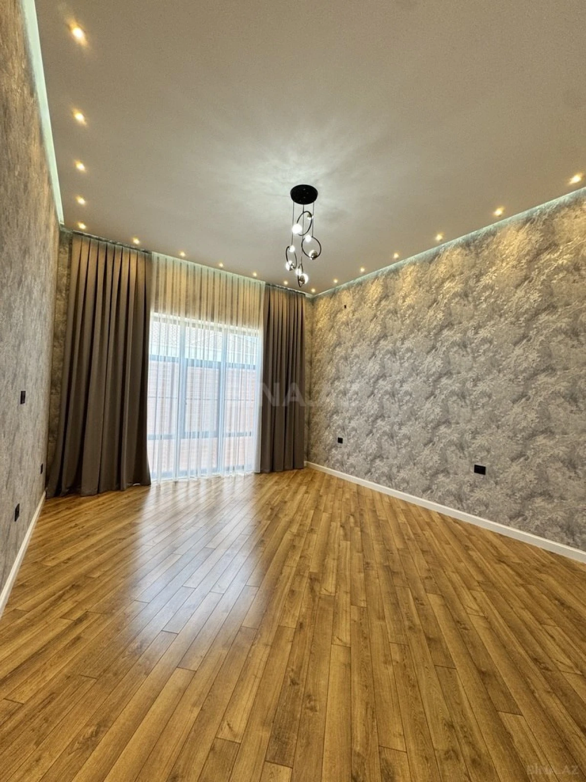 Satılır 6 otaqlı həyət evi 400 m²