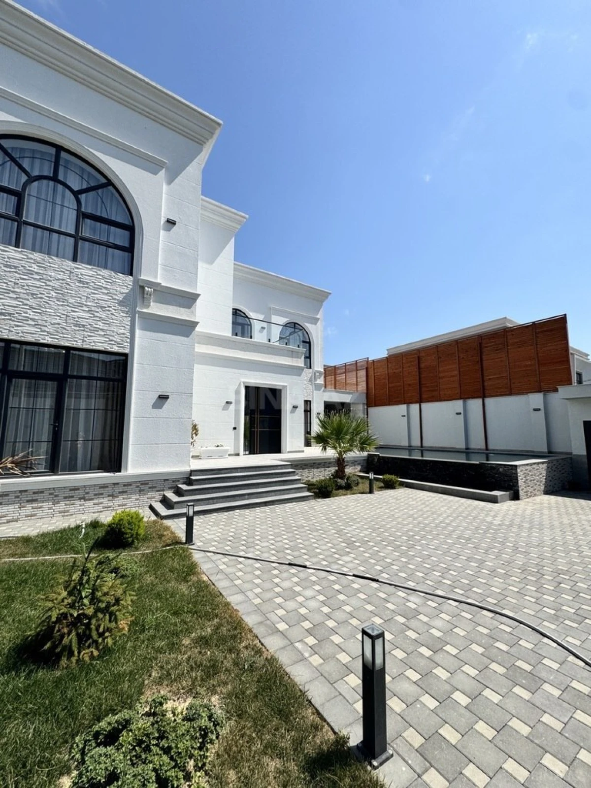 Satılır 6 otaqlı həyət evi 400 m²