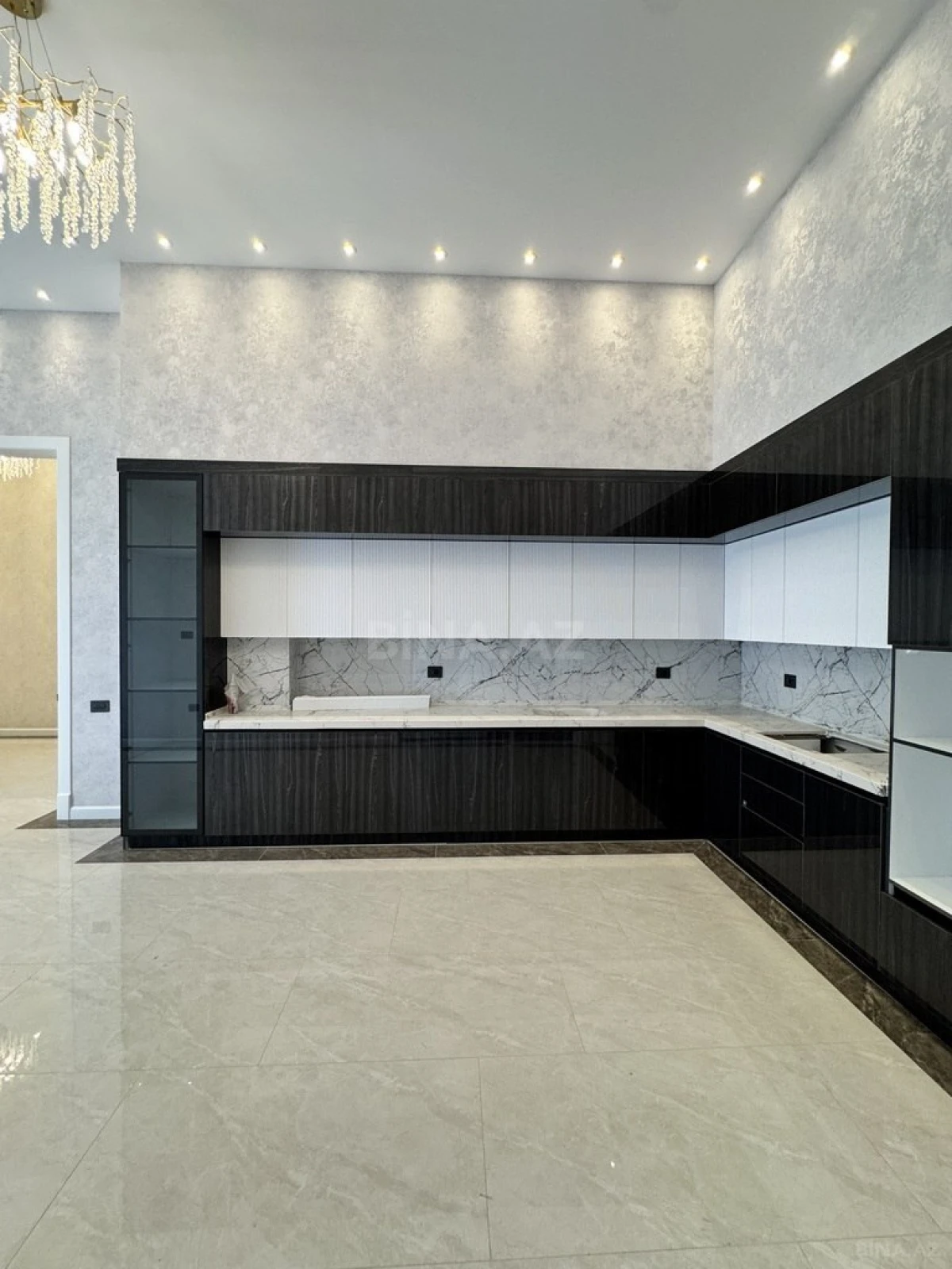 Satılır 6 otaqlı həyət evi 400 m²