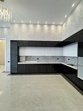Satılır 6 otaqlı həyət evi 400 m²