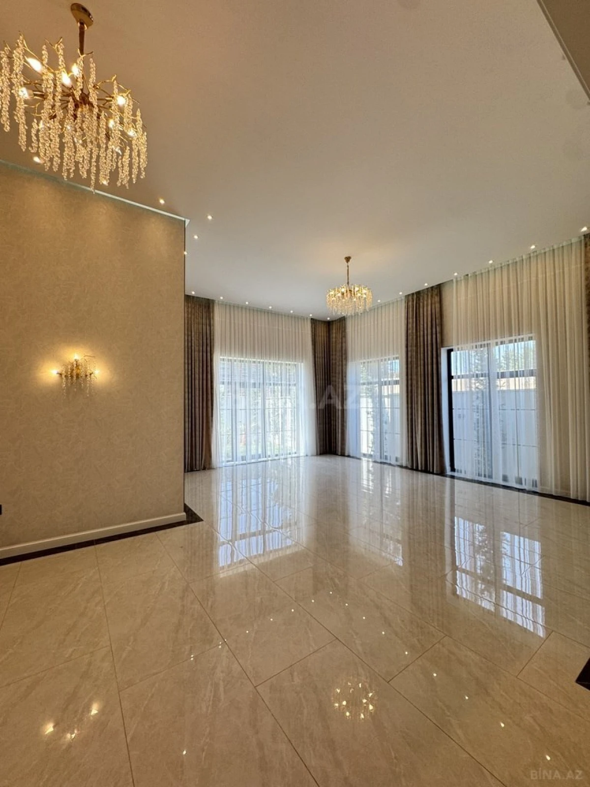 Satılır 6 otaqlı həyət evi 400 m²