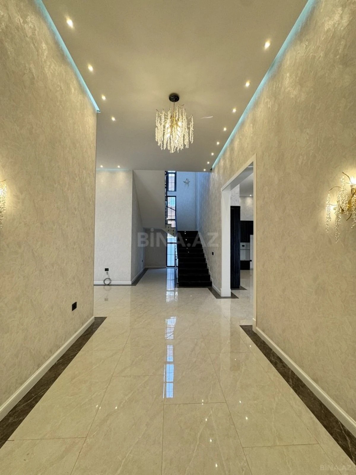 Satılır 6 otaqlı həyət evi 400 m²