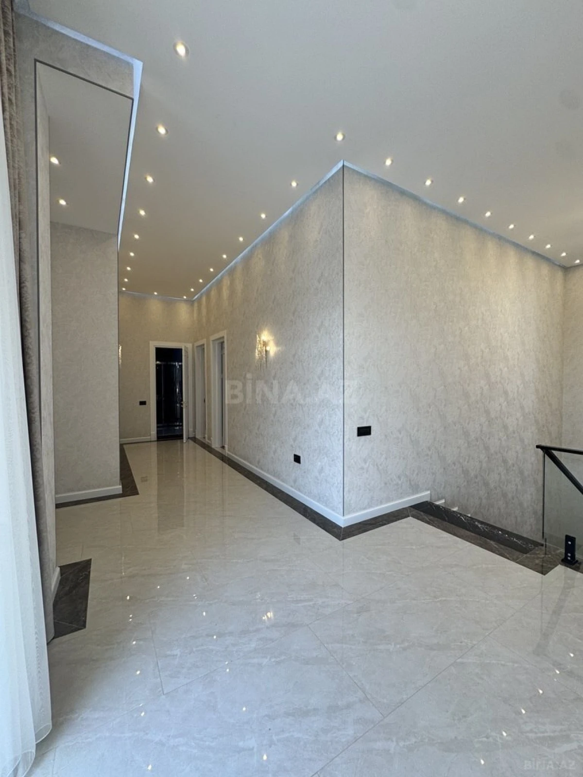 Satılır 6 otaqlı həyət evi 400 m²