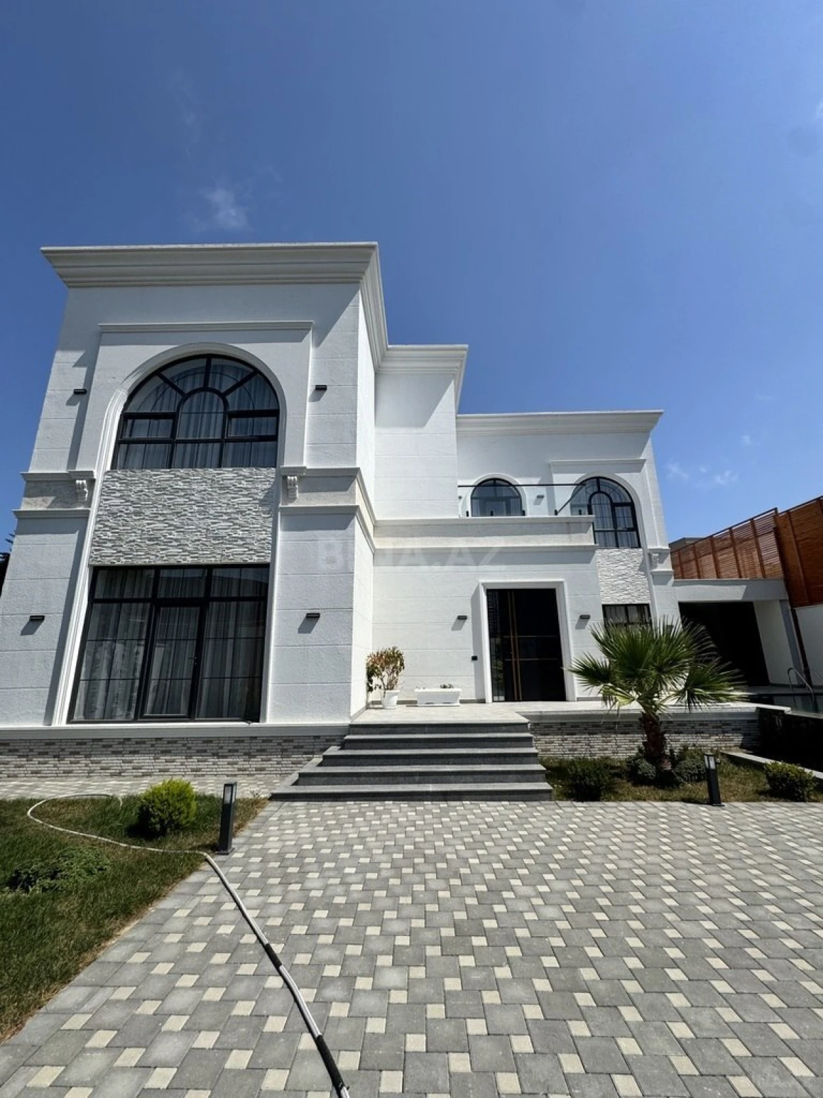 Satılır 6 otaqlı həyət evi 400 m²