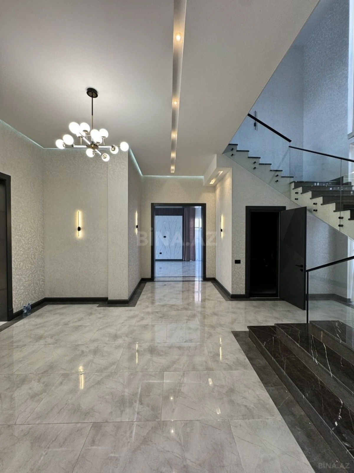 Satılır 6 otaqlı həyət evi 400 m²