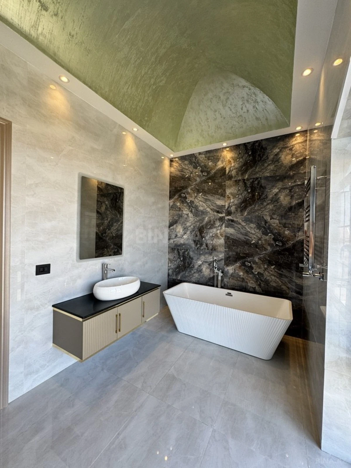 Satılır 7 otaqlı həyət evi 500 m²