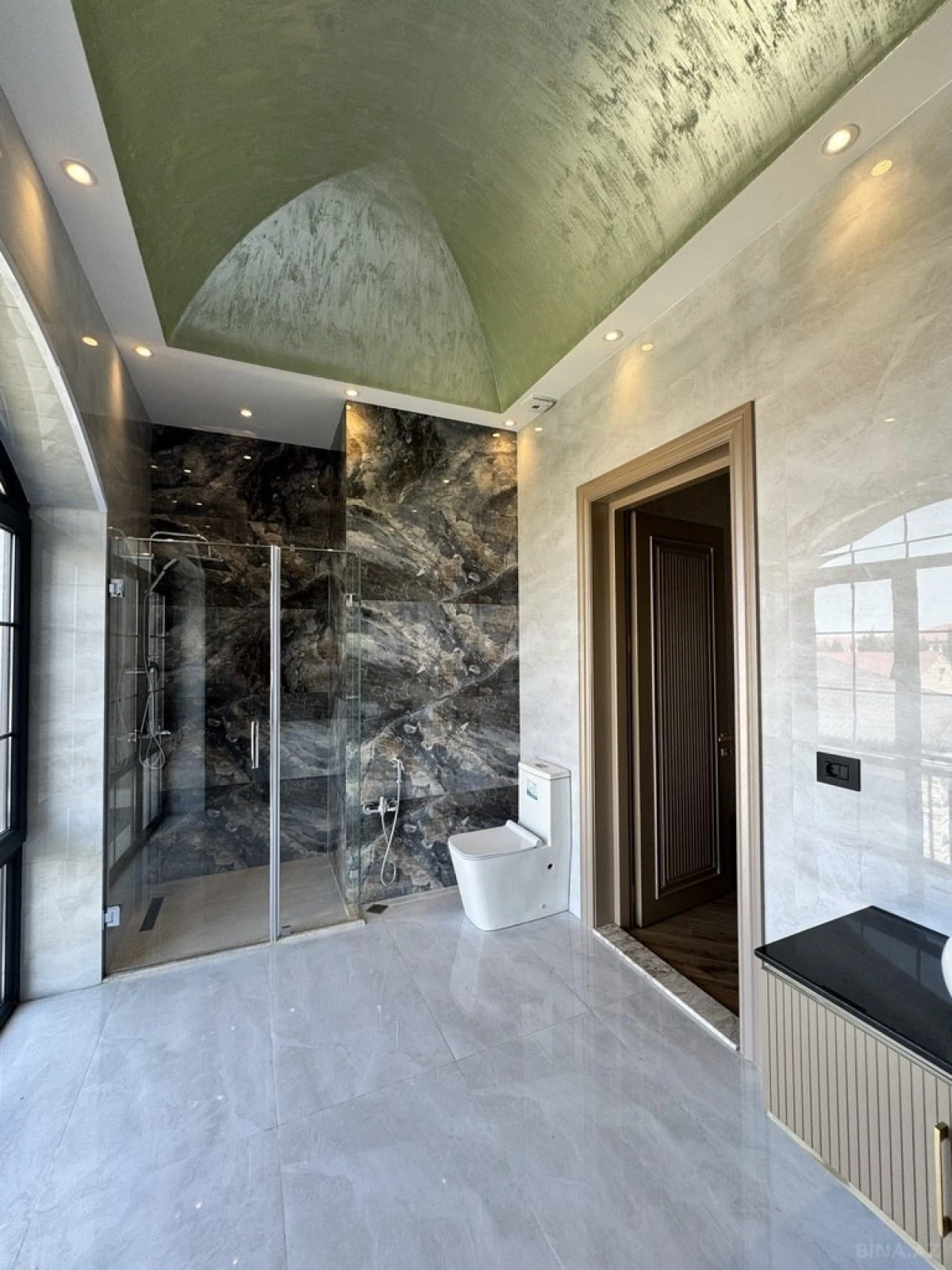 Satılır 7 otaqlı həyət evi 500 m²