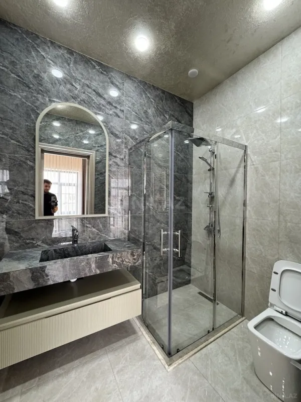 Satılır 7 otaqlı həyət evi 500 m²