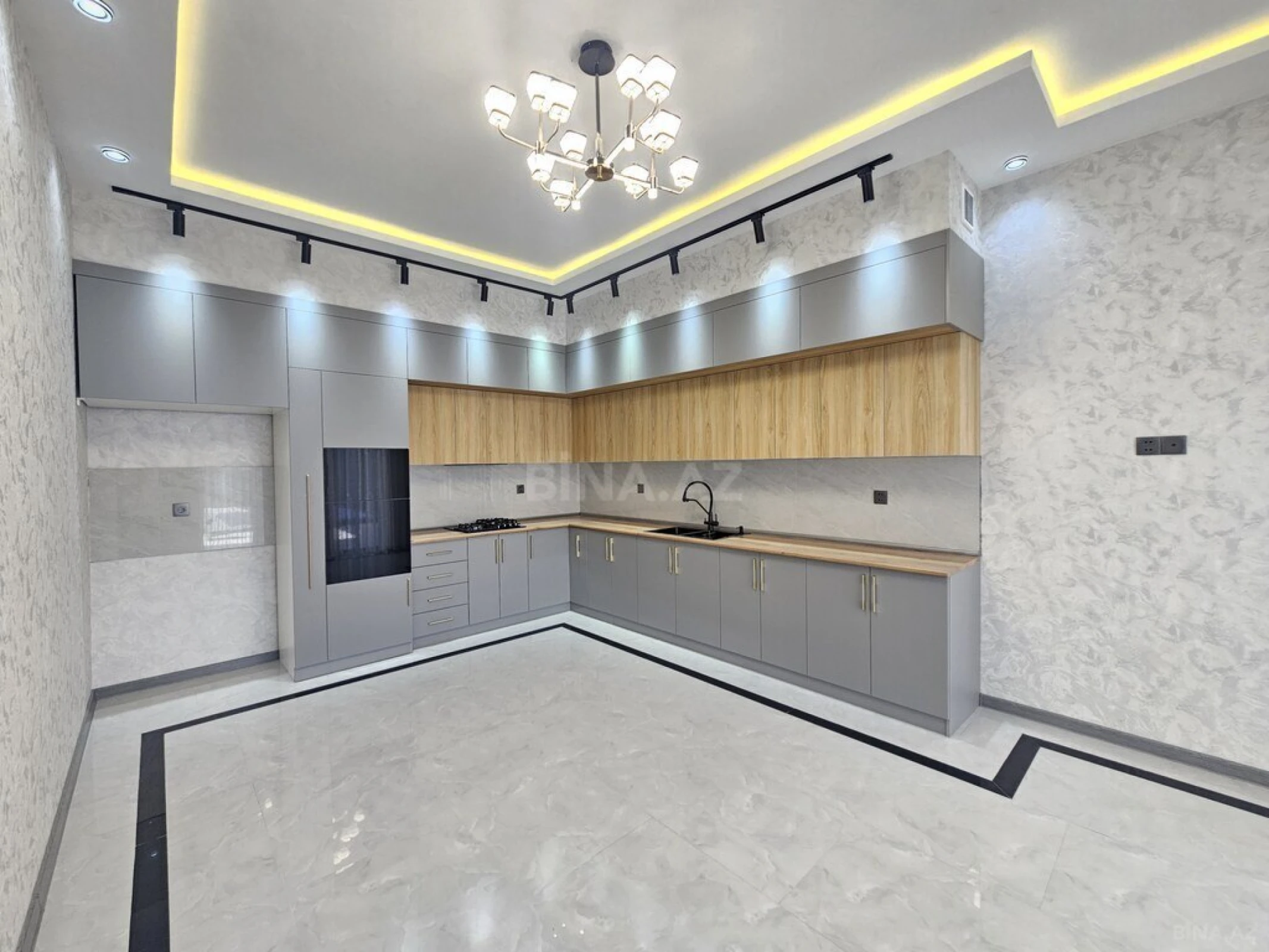 Satılır 4 otaqlı həyət evi 200 m²
