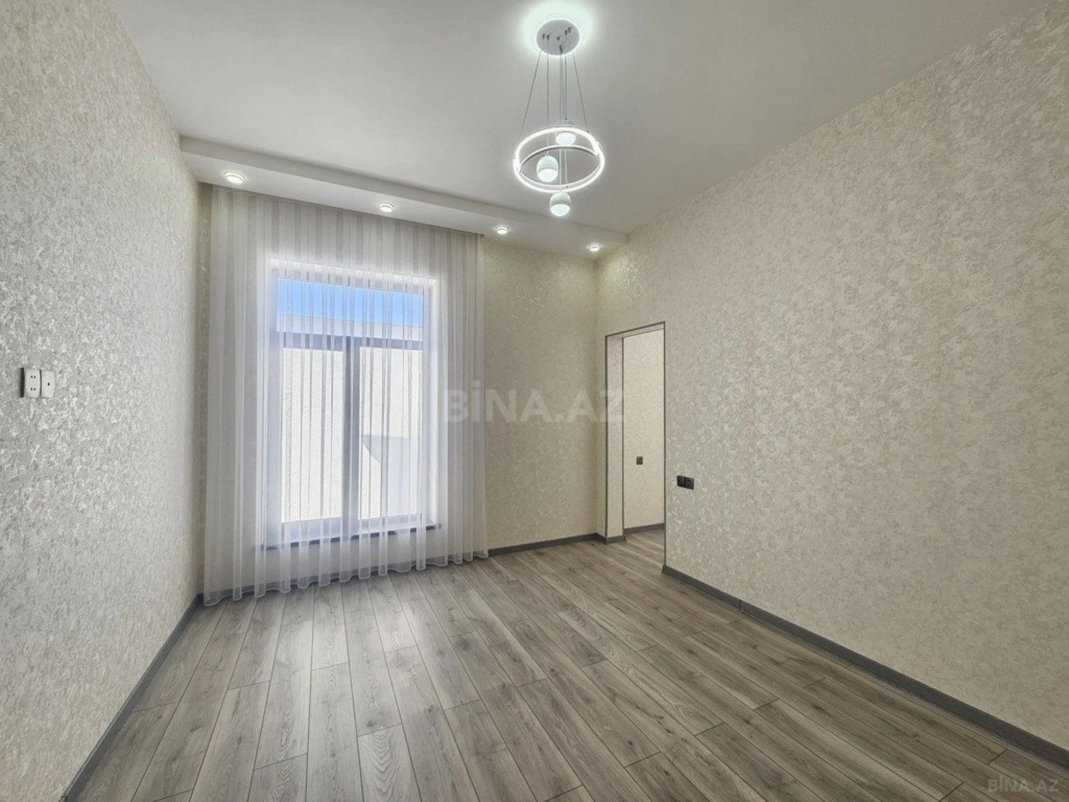 Satılır 4 otaqlı həyət evi 200 m²