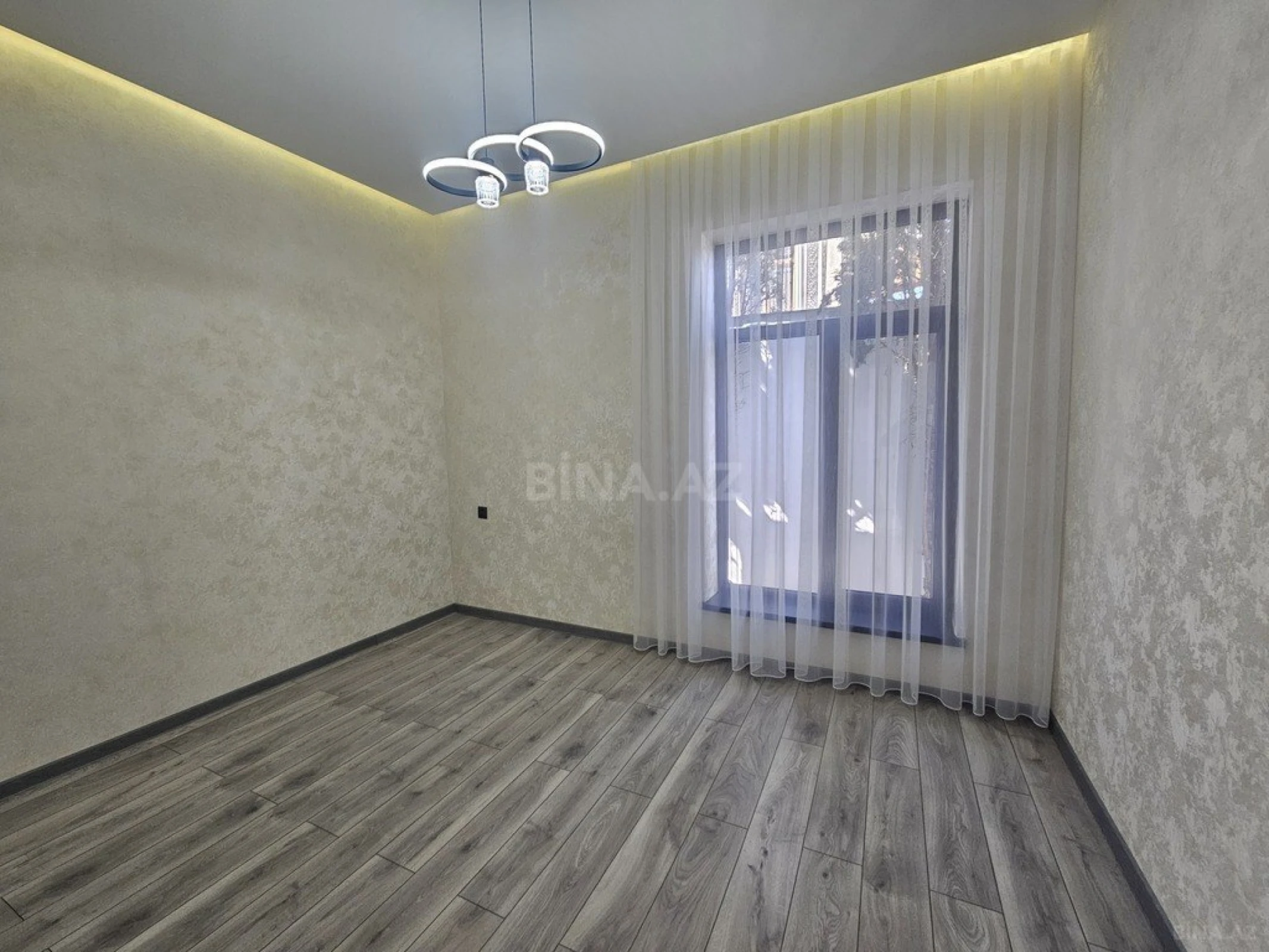 Satılır 4 otaqlı həyət evi 200 m²