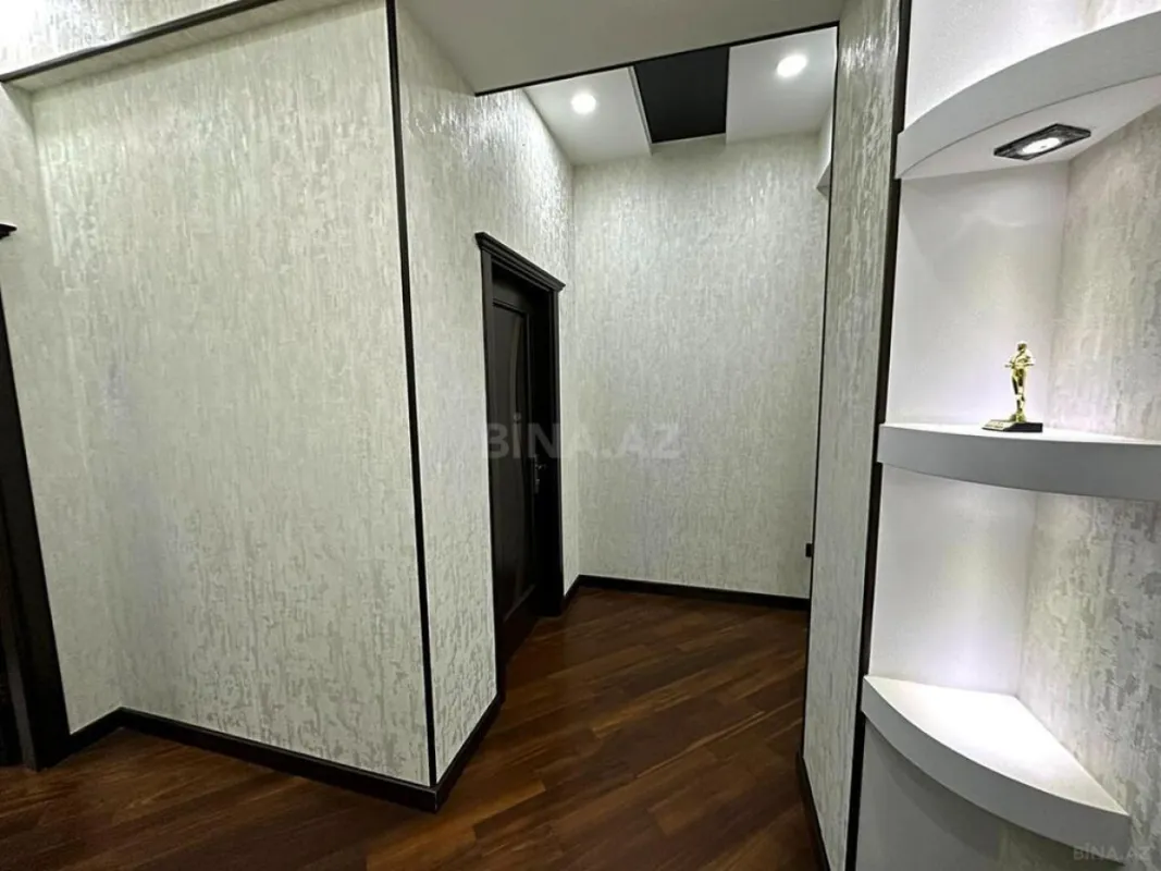 Satılır 4 otaqlı mənzil 134 m²
