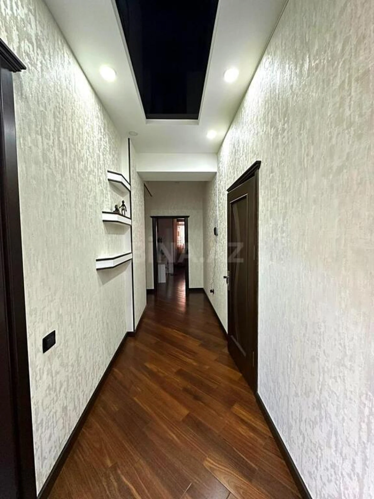 Satılır 4 otaqlı mənzil 134 m²