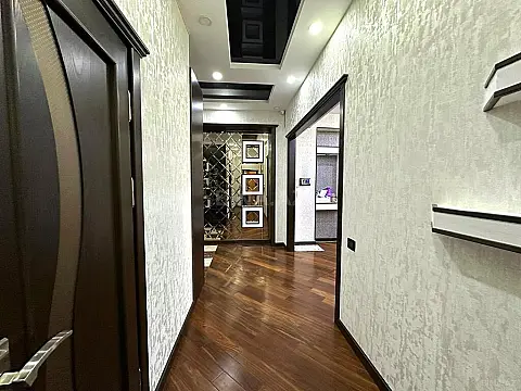 Satılır 4 otaqlı mənzil 134 m²
