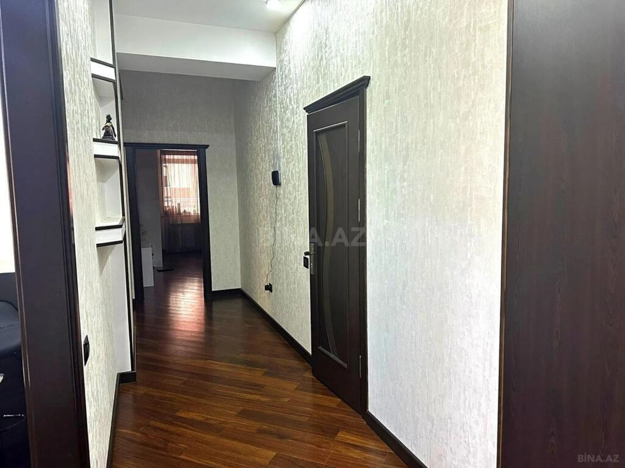 Satılır 4 otaqlı mənzil 134 m²