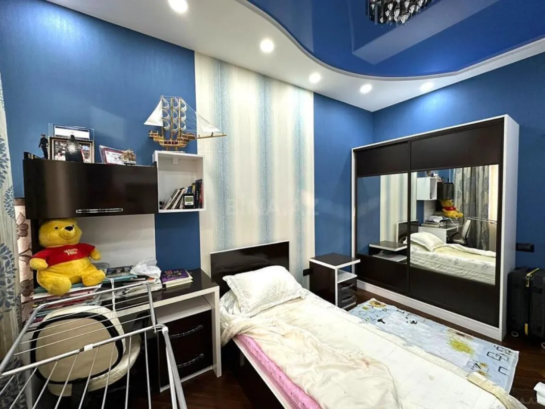 Satılır 4 otaqlı mənzil 134 m²