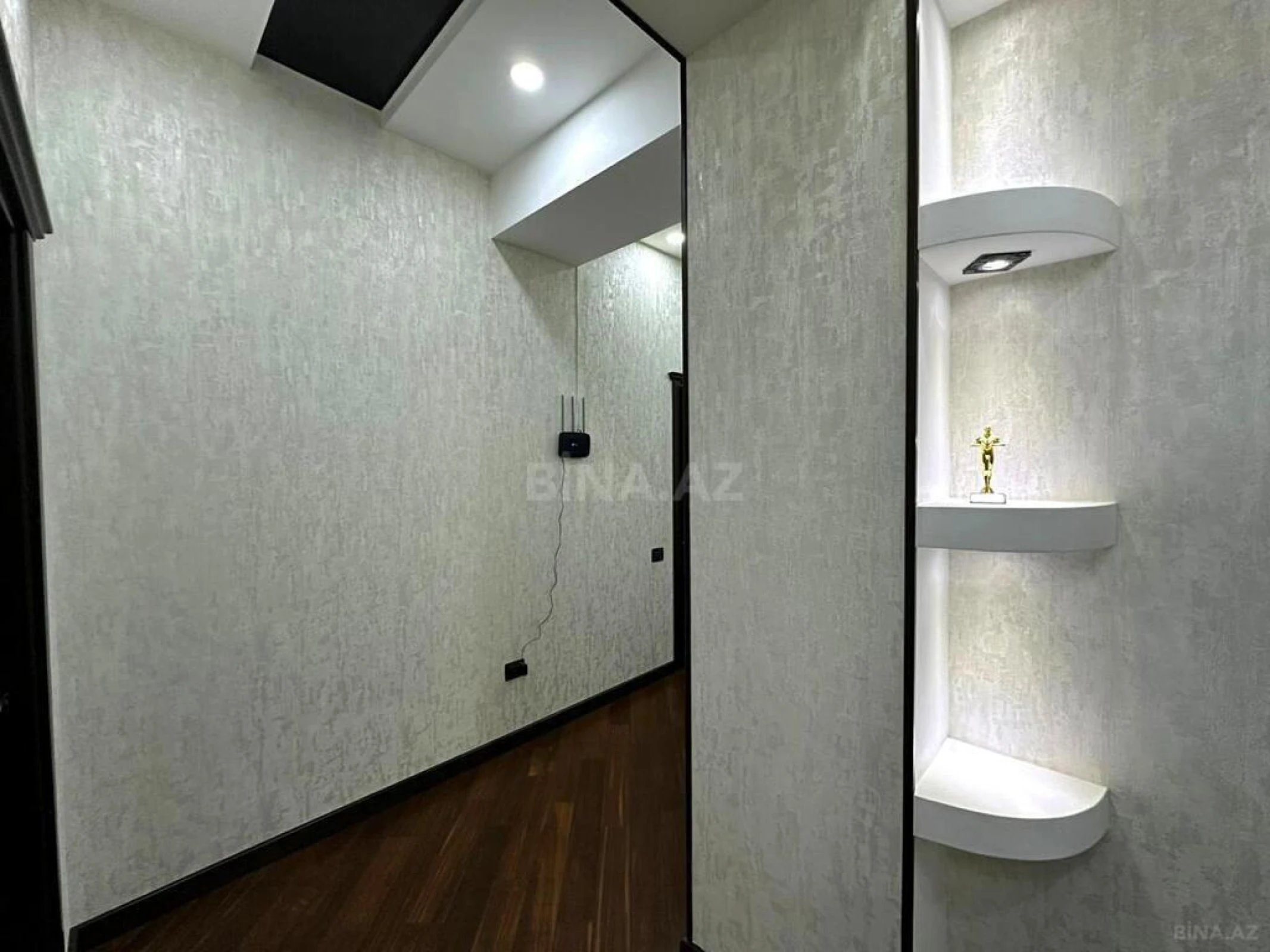 Satılır 4 otaqlı mənzil 134 m²