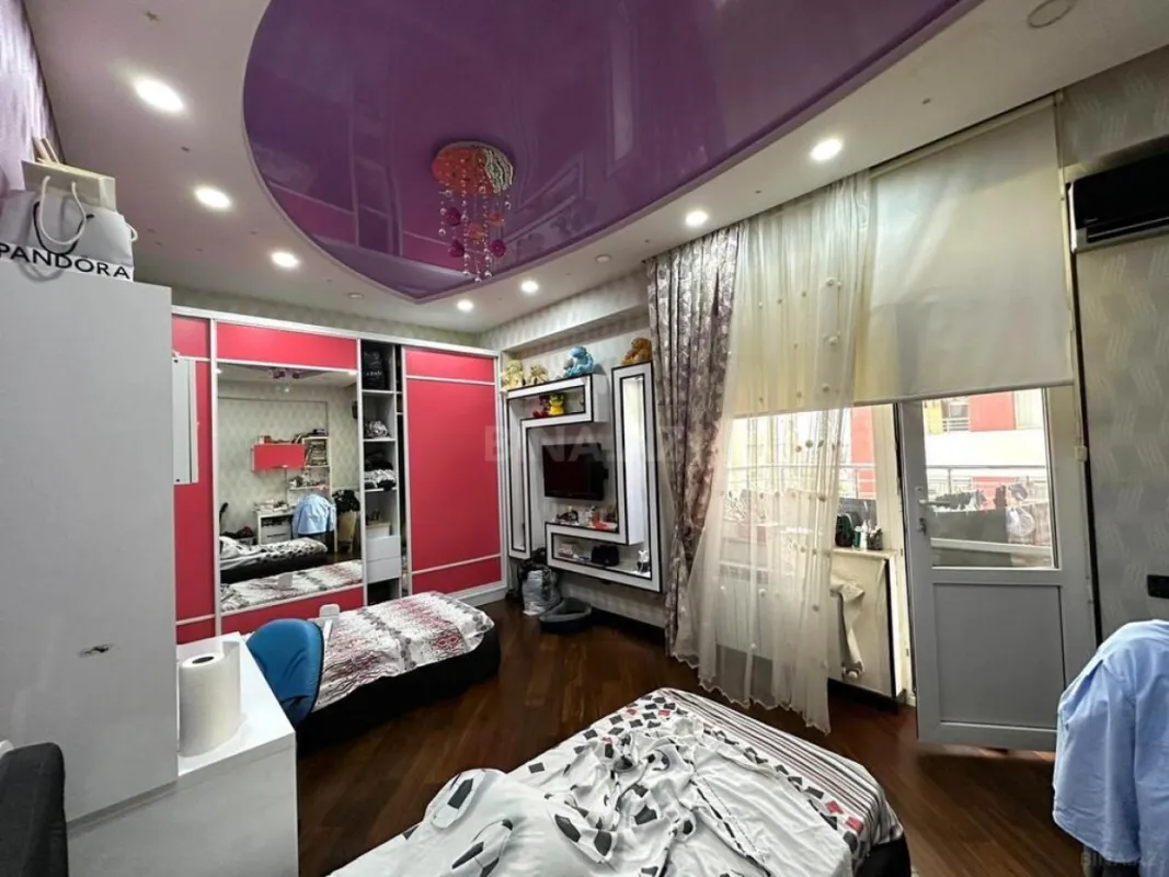 Satılır 4 otaqlı mənzil 134 m²