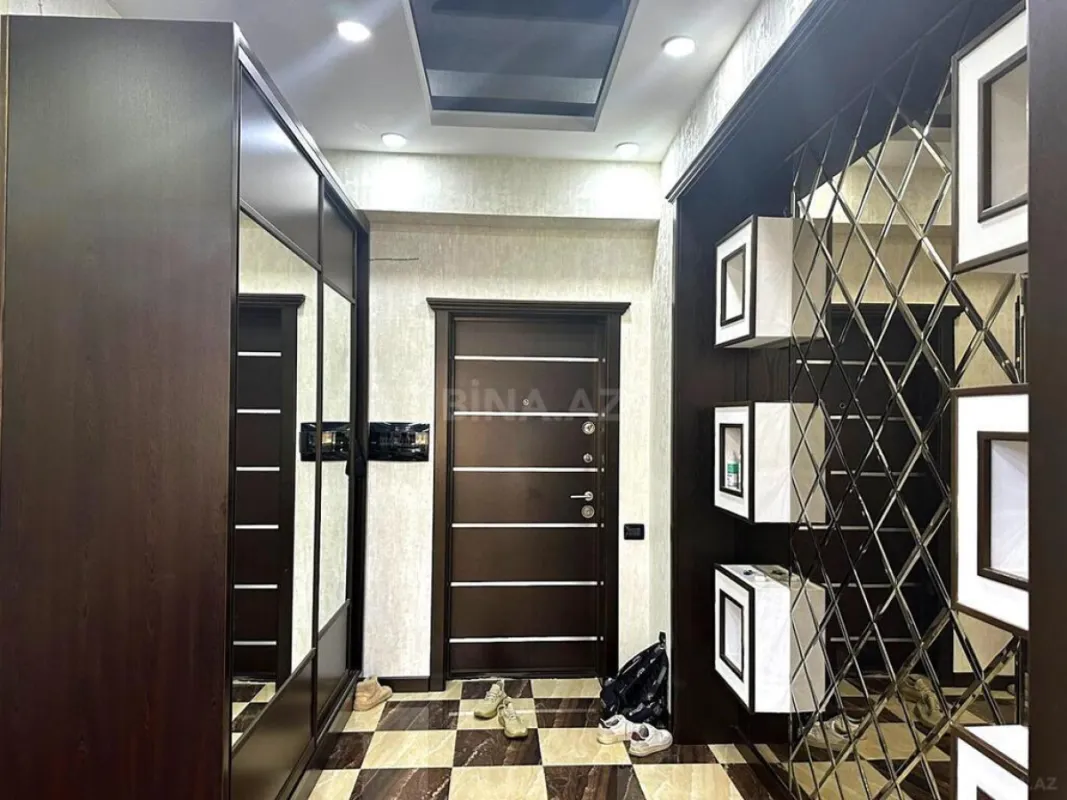 Satılır 4 otaqlı mənzil 134 m²